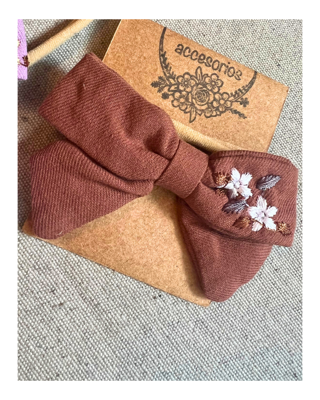 Moña colero/vincha bordada