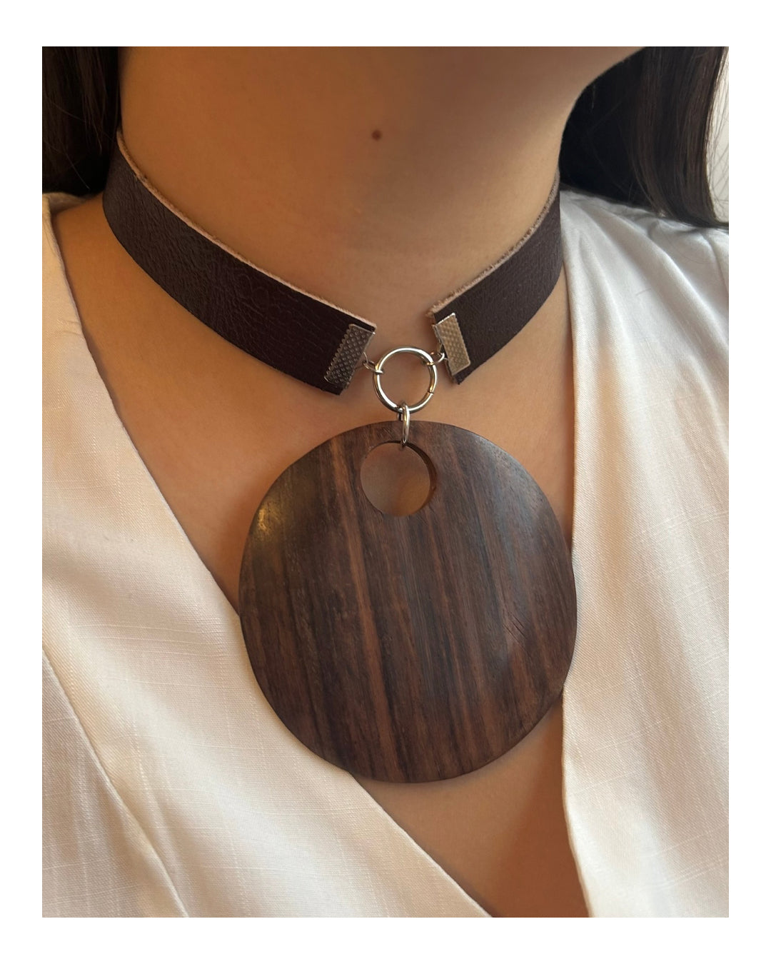 Gargantilla cuero y madera