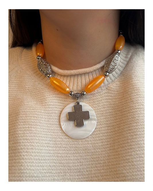 Collar nácar-cruz