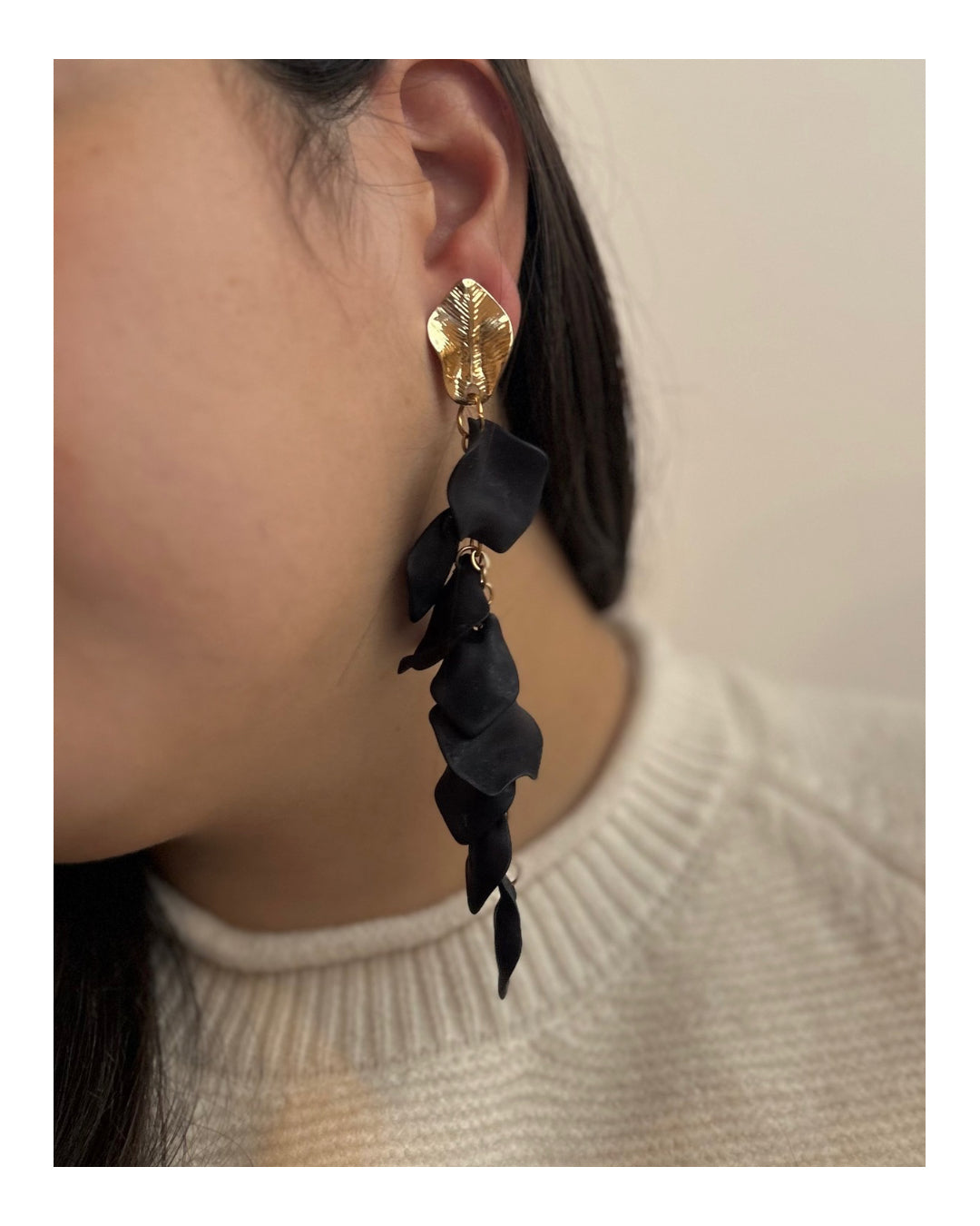 Caravanas pétalos negro/dorado