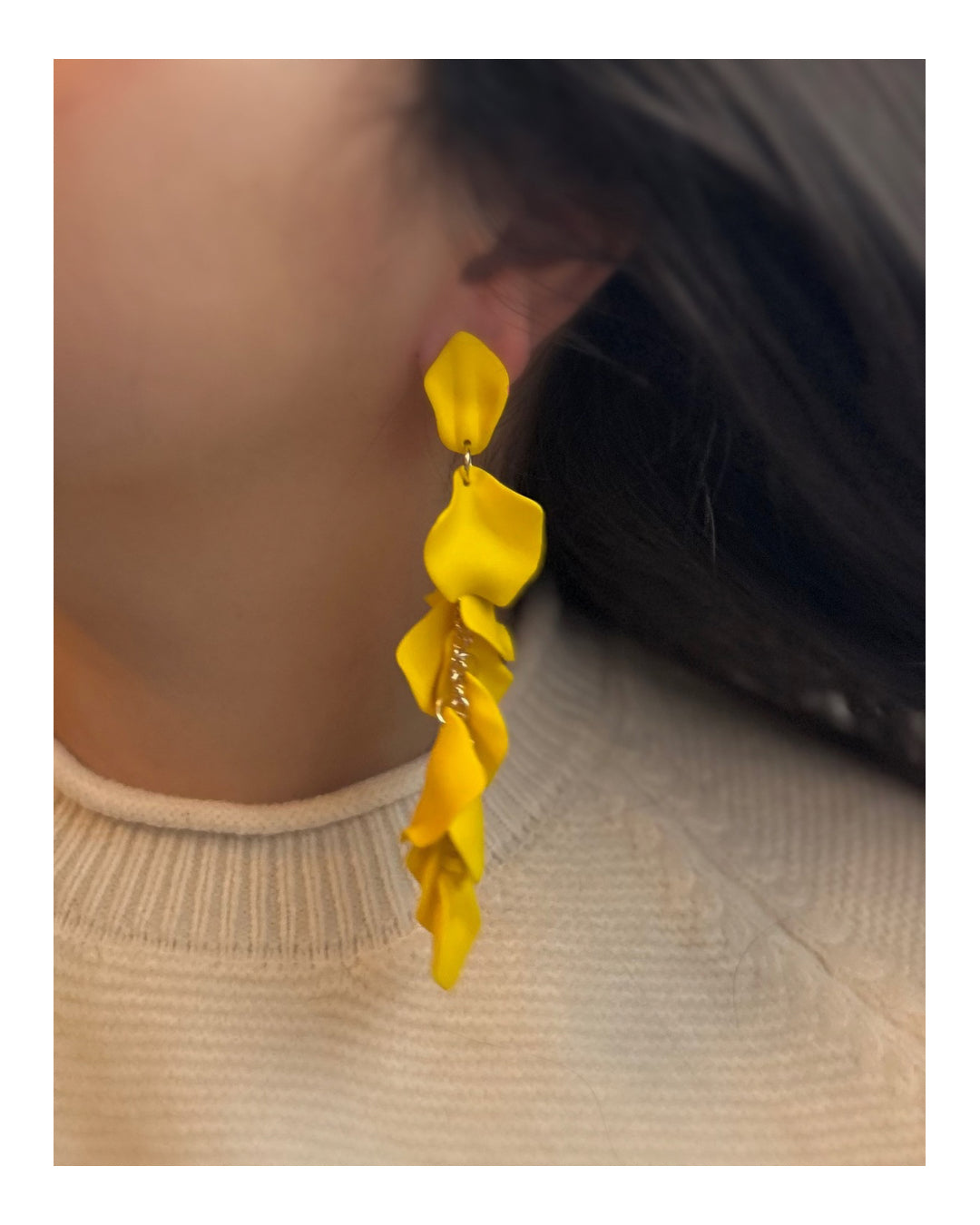 Caravanas pétalos amarillos