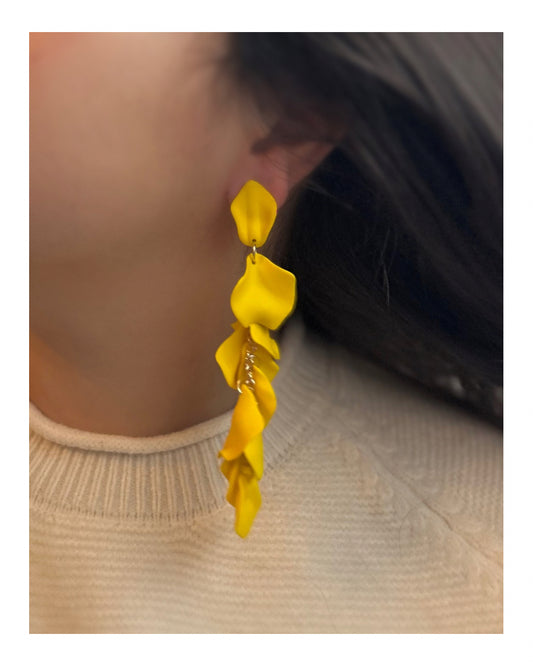 Caravanas pétalos amarillos