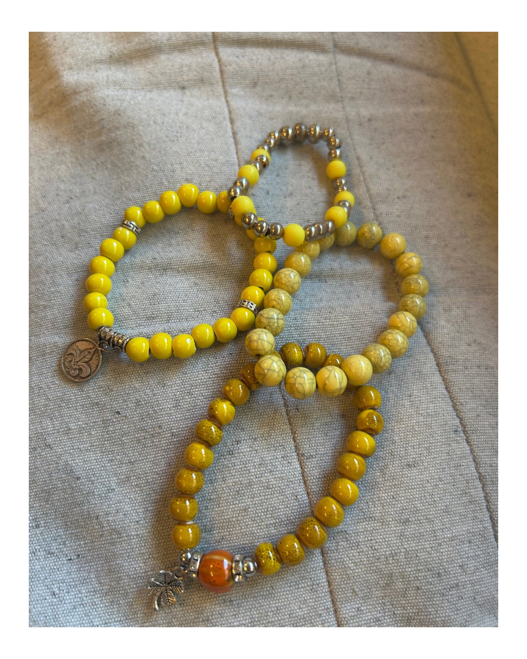 Pulsera acrílico - amarilla