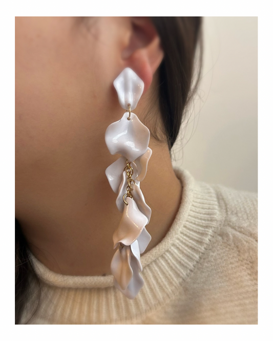 Caravanas pétalos blanco